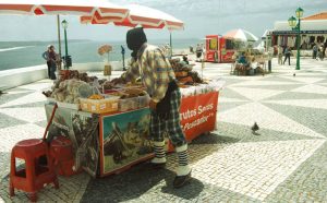 Sítio da Nazare, local man selling traditional flavours, GoNazare your Local Touristic Guide