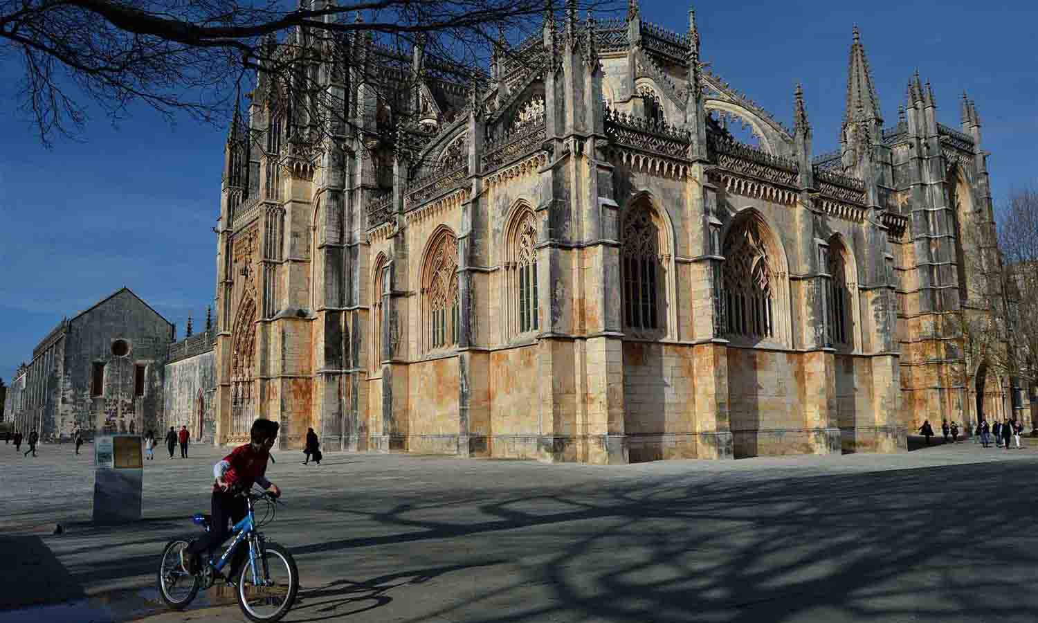 Alcobaça & Batalha Monasteries, GoNazare Your Local Touristic Guide