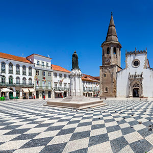 Nazaré-o-Guia-Turístico-Oficial-da-Vila,-Tomar,-Batalha-e-Alcobaça-Visita-Guiada-Privada-a-Tesouros-da-UNESCO