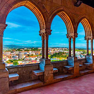 Galeria do Castelo de Leiria com vista sobre a cidade